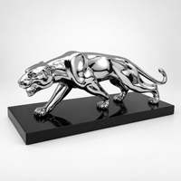 Verchromte Panther-Skulptur aus Bronze in schräger Frontansicht