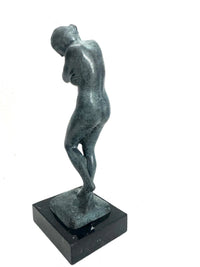 Rodin Bronzefigur Eva – rückseitige schräge Ansicht der Skulptur