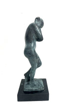 Bronzeskulptur Eva – seitliche linke Ansicht der weiblichen Aktfigur