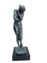 Bronze Akt Frau – frontale Gesamtansicht der Eva Skulptur