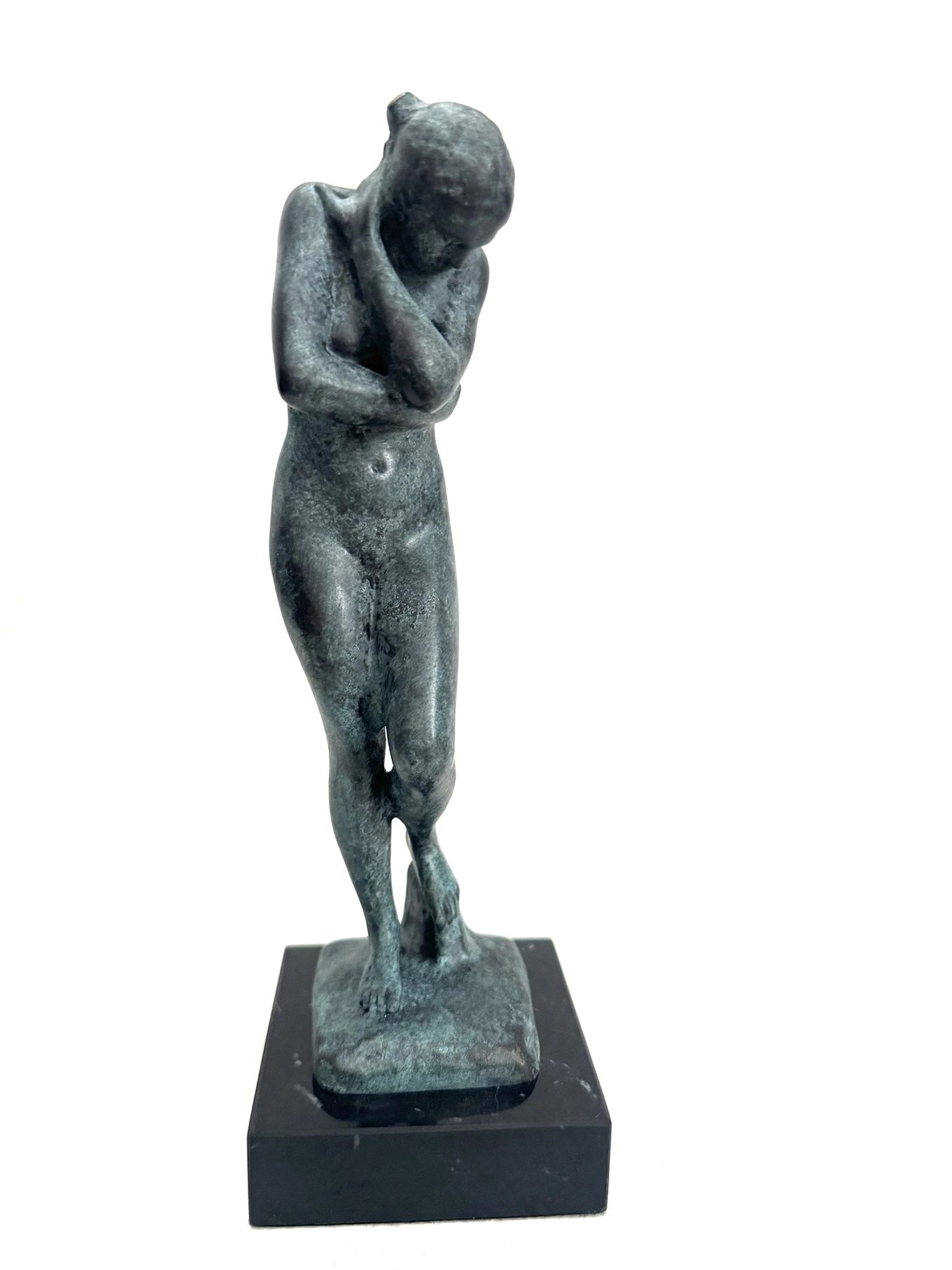 Bronze Akt Frau – frontale Gesamtansicht der Eva Skulptur