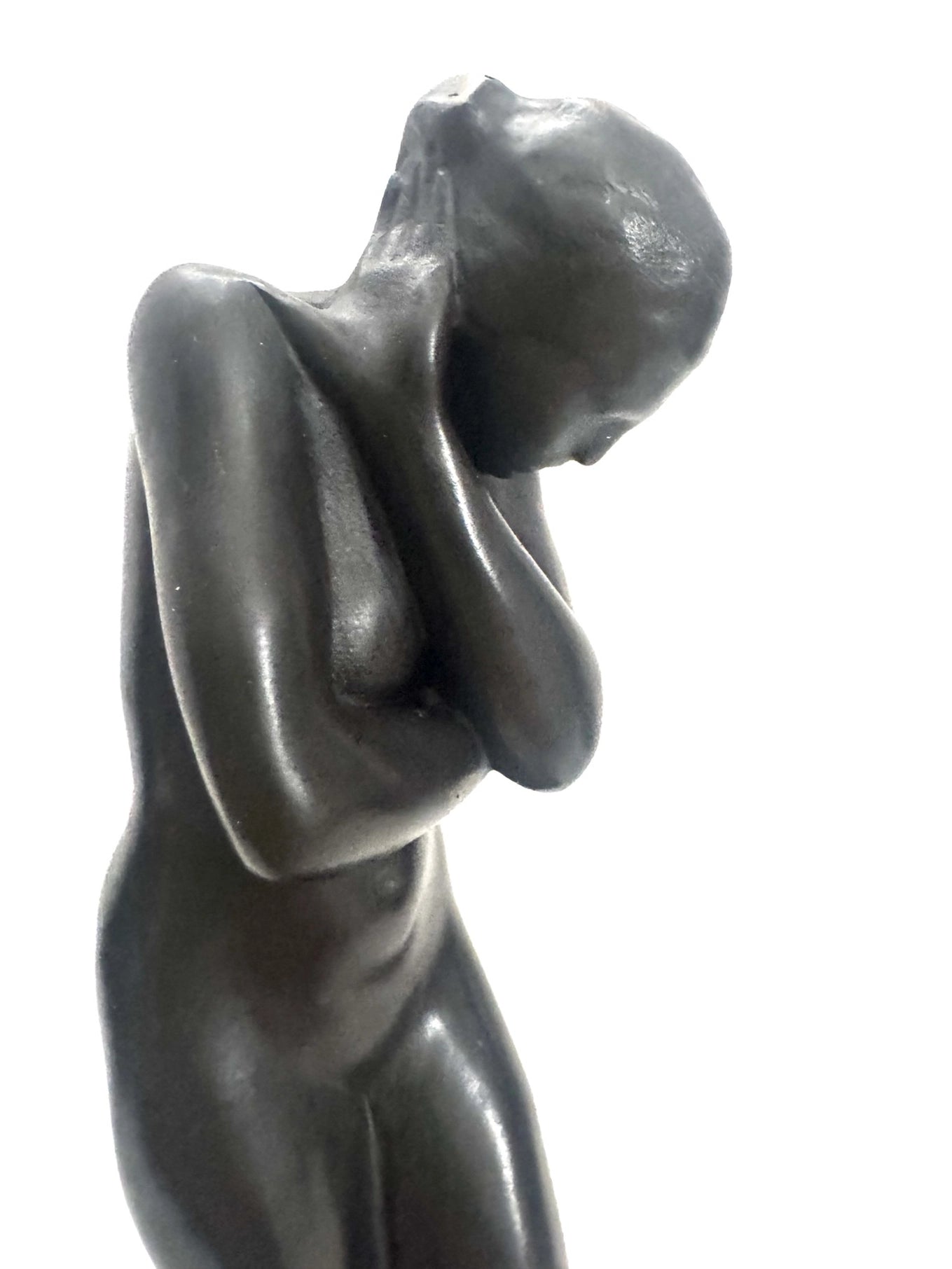 Rodin Eva Bronzefigur – Detailaufnahme von Oberkörper, Kopf und verschränkten Armen