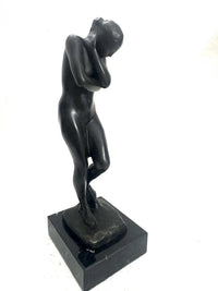 Eva Bronze Akt nach Auguste Rodin – schräge Gesamtansicht auf Marmorsockel