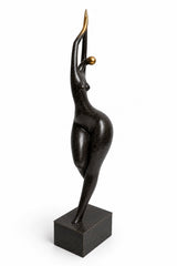 Bronze Akt Figur – weitere frontale Ansicht der schlanken Frauenfigur