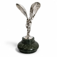 Spirit of Ecstasy Bronzeskulptur – rückseitige Gesamtansicht auf Marmorsockel